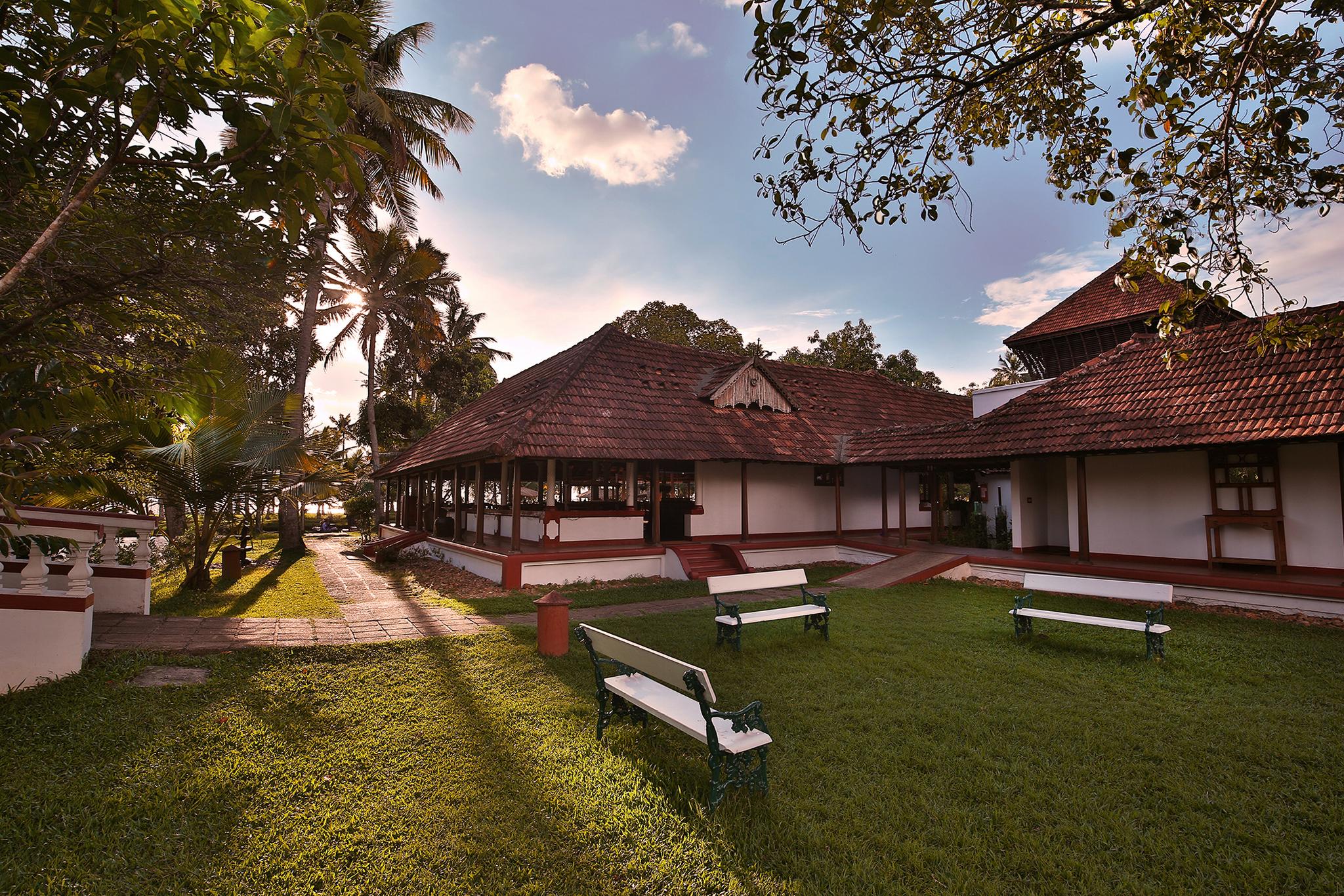 Coconut Lagoon - A Cgh Earth Experience सहारा
