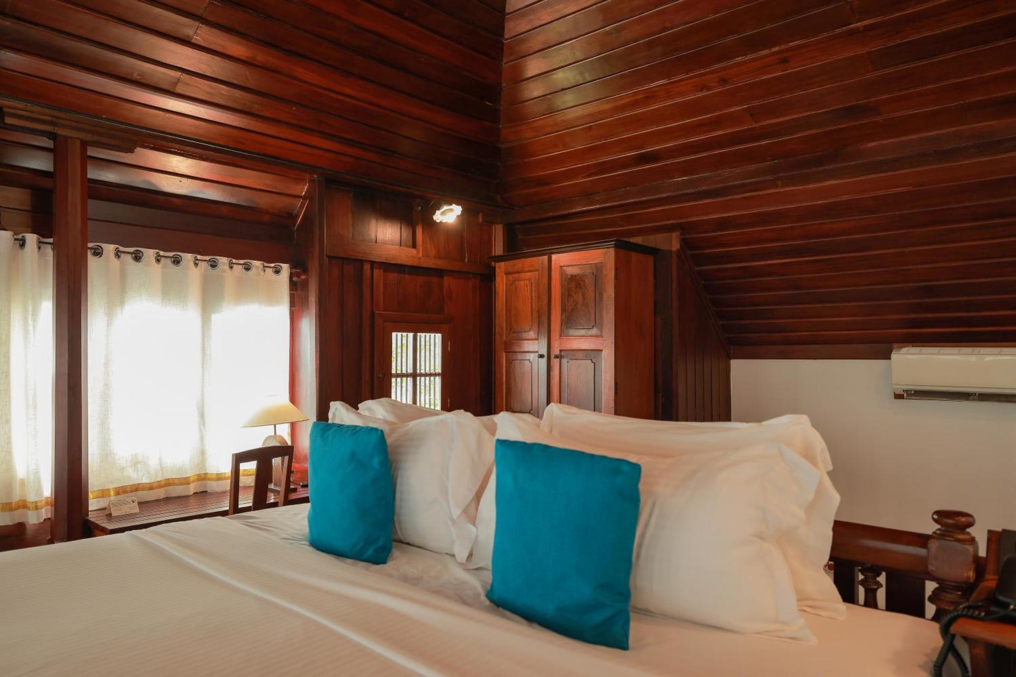 Coconut Lagoon - A Cgh Earth Experience सहारा