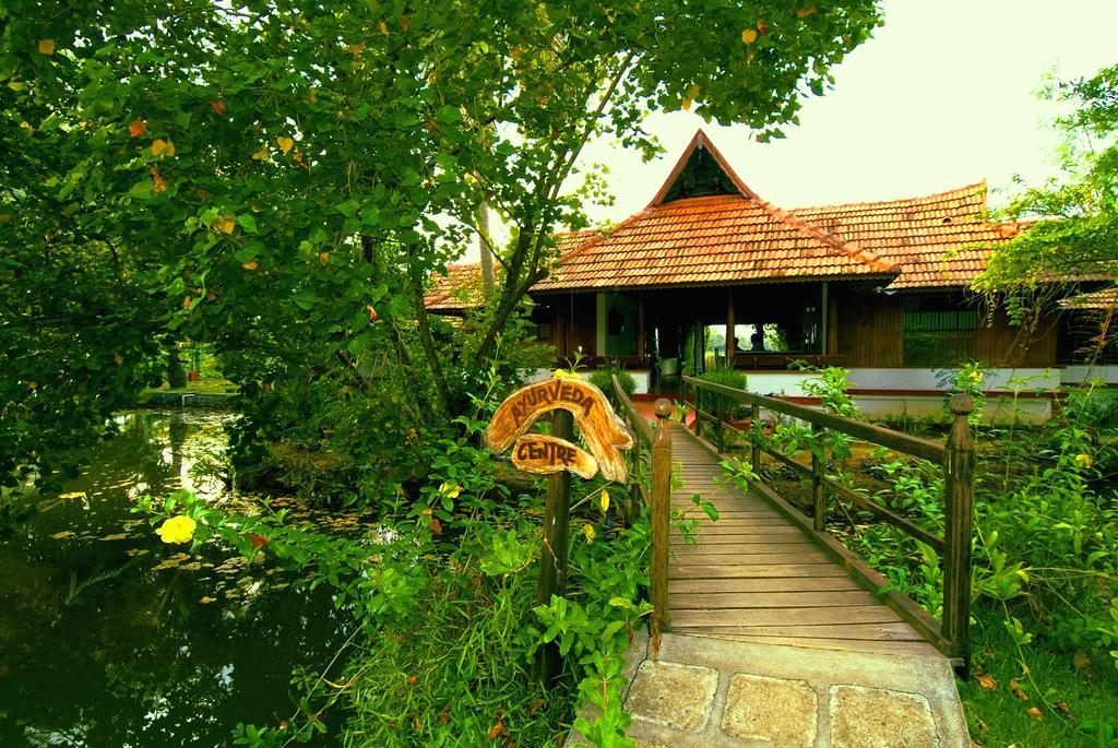Coconut Lagoon - A Cgh Earth Experience सहारा 5*